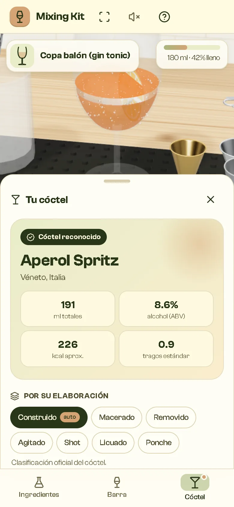 Hoja con el cóctel reconocido en el móvil
